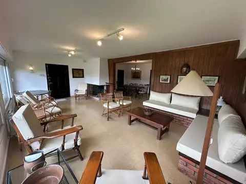 Casa en Alquiler Temporal con 1 cochera