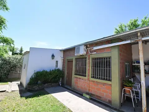 Casa 4 ambientes con 2 baños