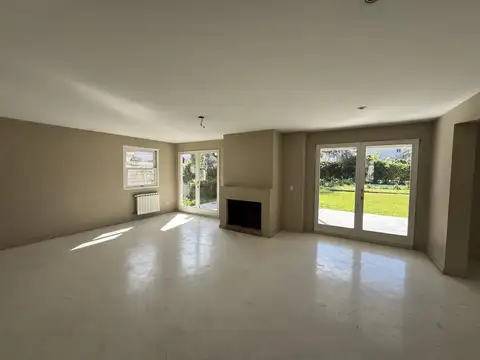 Casa en Venta en Los Senderos I, USD 349.999