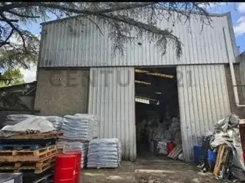 HERMOSO GALPON EN ALQUILER UBICADO EN EL CORAZON DE TEMPERLEY .