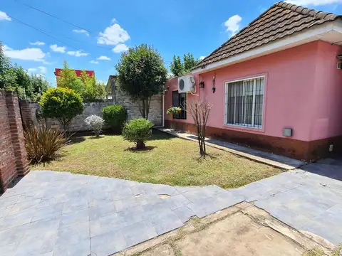 Hermosa casa tipo Chalet sobre Alsina, Barrio Santa Ana Glew 