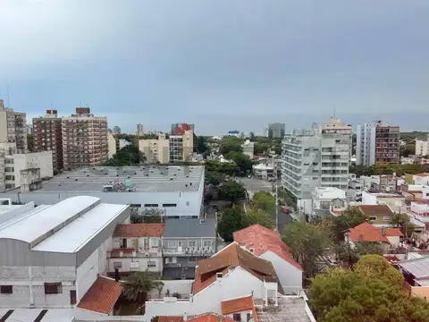 Carlos Melo 1600, Piso 0