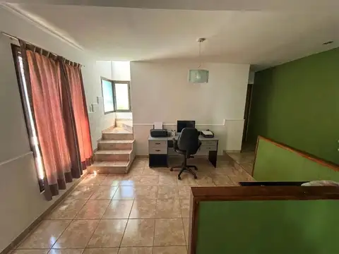 Casa en Venta con 3 cocheras
