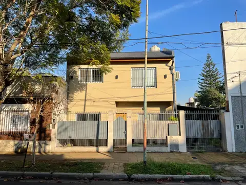 EXCELENTE CASA PH 3 AMBIENTES PLANTA BAJA, A 4 CUADRAS DE ESTACIÓN.