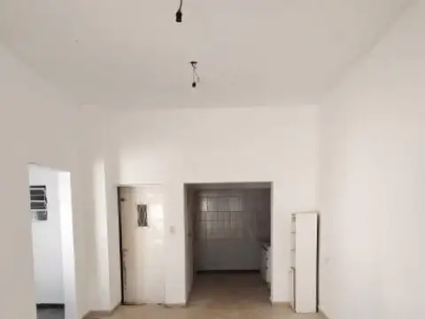 Casa 6 ambientes con 1 baño