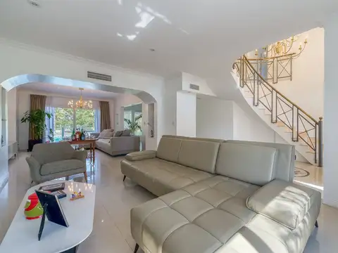 Casa 6 ambientes con 7 baños