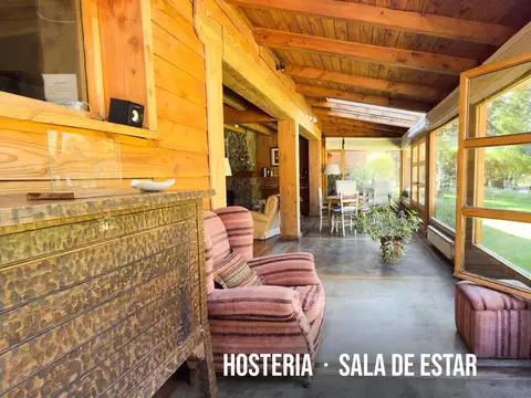 VENTA - Hostería de 935m2 en pleno centro de Villa La Angostura – 14 hab. – Lote 2.500 m² – FOT 130%
