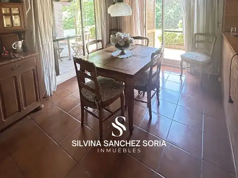 Casa 6 ambientes con 2 baños