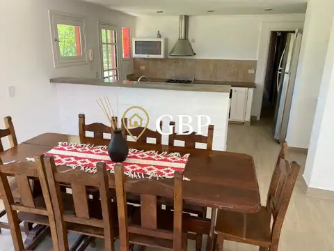 Casa en Alquiler con 2 cocheras
