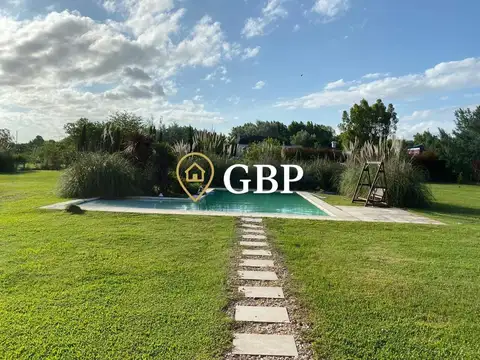 Casa en Alquiler con 2 cocheras