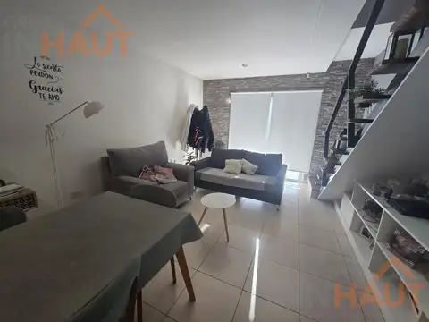 Depto Tipo Casa 3 ambientes con 2 baños