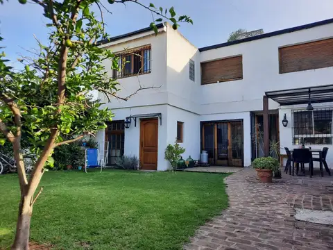 Muy linda casa en Alquiler - Victoria cerca de Libertador, 3 dormitorios, dependencia, gran jardín