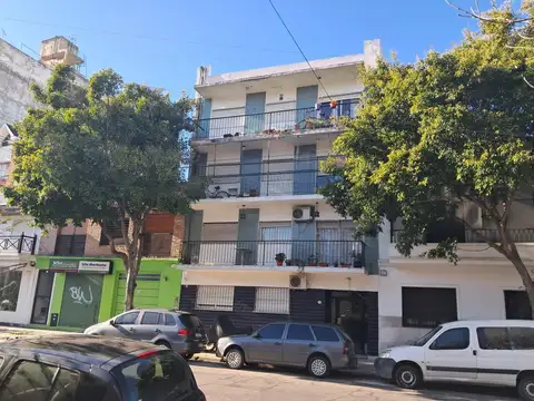 Amplio Monoambiente con patio- 33m2- Planta Baja - Luminoso- Belaustegui 1876- Baja Expensa- Whatsapp 1136072562