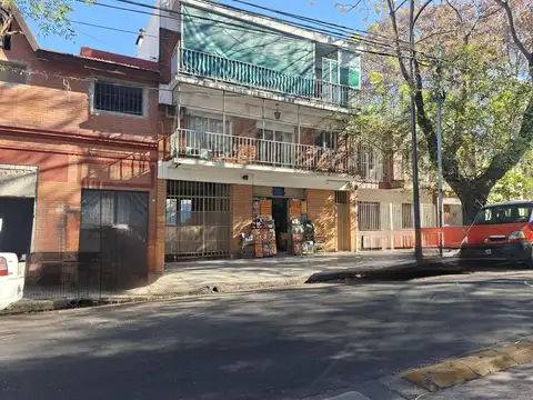Excelente Local con cochera