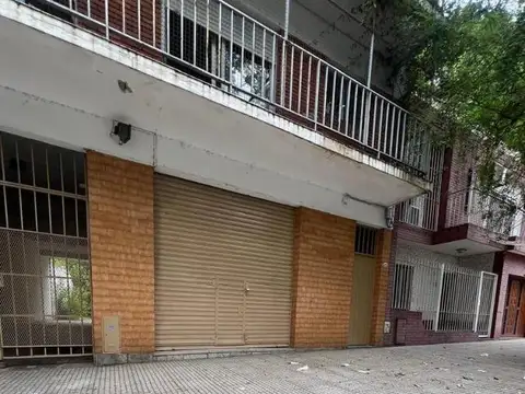 Excelente Local con cochera