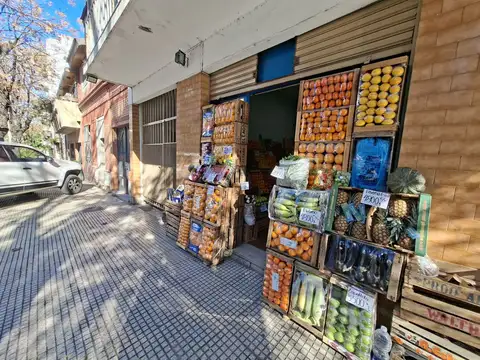 Excelente Local con cochera