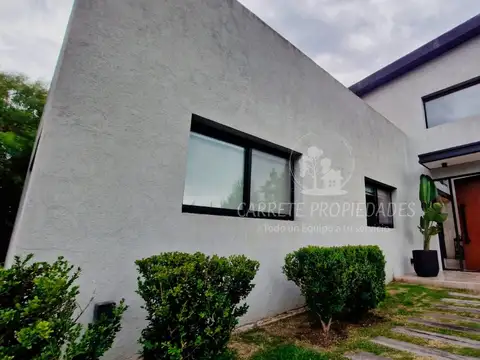 Casa en Venta con 2 cocheras