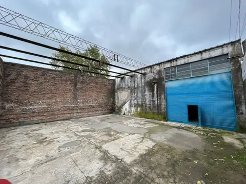 Deposito amplio, ubicado en Lamadrid 2448 Lomas de Zamora