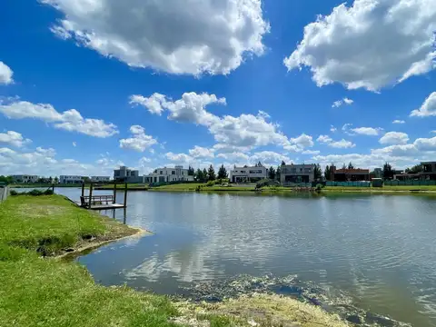 Terreno en Naudir Aguas Privadas al lago 