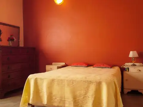 CASA EN VENTA CON LOCAL COMERCIAL CENTRO DE GÜEMES