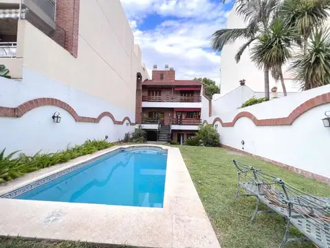 Venta casa 5 amb con jardín y pileta en Devoto