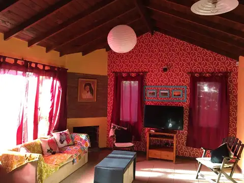 Casa 4 ambientes con 2 baños