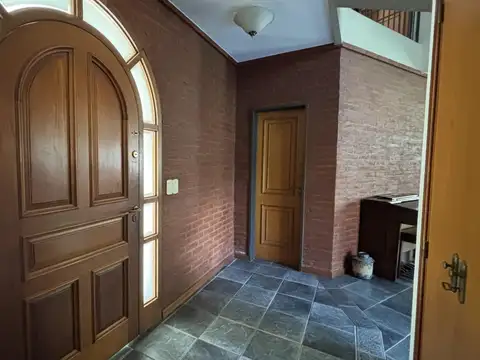 Casa 5 ambientes con 4 baños