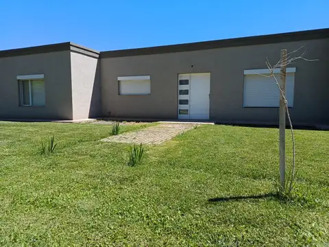 VENTA -Casa 3 dormitorios en B° Privado La Falda- Cipolletti