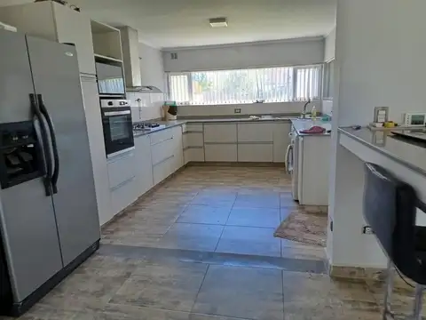 VENTA -Casa 3 dormitorios en B° Privado La Falda- Cipolletti