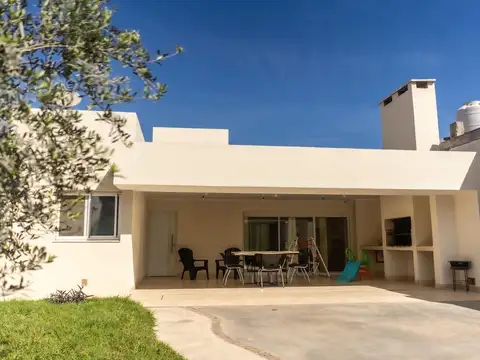 B° Estación Alvarado. Zona Sur. Mza 828 B. Casa 100