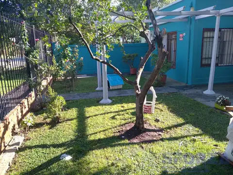 Casa 3 ambientes con 2 baños