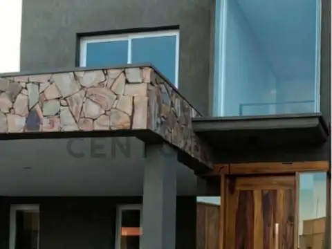 CASA EN VENTA A ESTRENAR EN BARRIO PRIVADO GODOY CRUZ