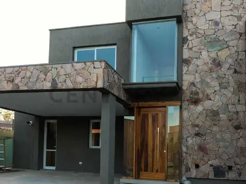 CASA EN VENTA A ESTRENAR EN BARRIO PRIVADO GODOY CRUZ