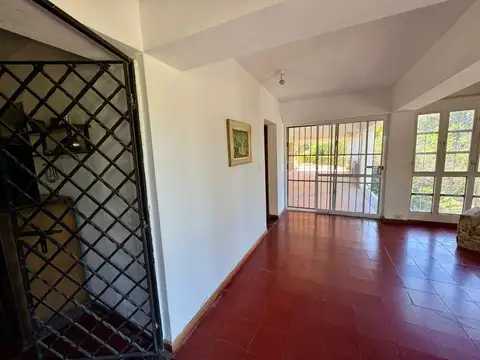 Casa en Venta con 4 cocheras