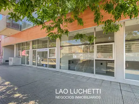 VENTA! LOCAL DE 243m2 CON  EXCELENTE VIDRIERA  PLENO DOHO 