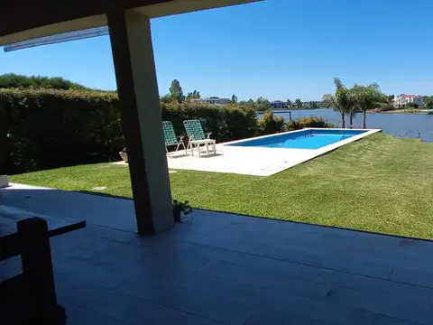 Casa en Alquiler Temporal con 4 cocheras