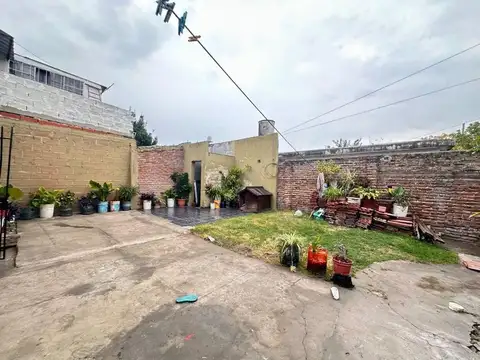 Casa 4 ambientes con 1 baño