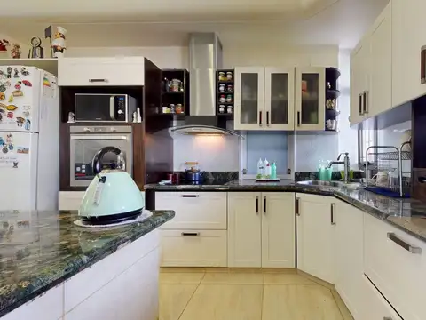 Casa 6 ambientes con 2 baños