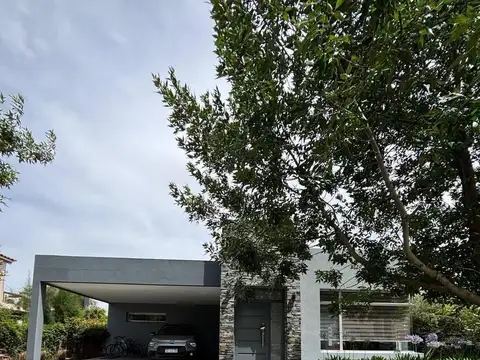 Casa en Venta Altos de Hudson II de 3 dormitorios, parque y pileta