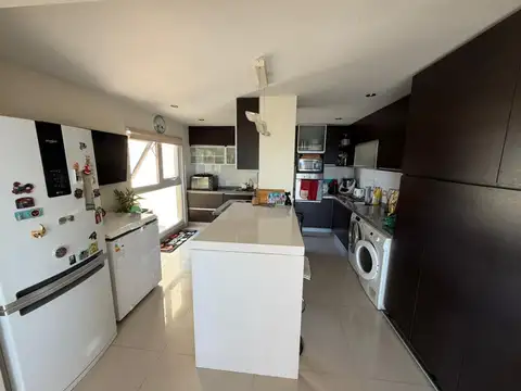 Departamento 4 ambientes con 3 baños