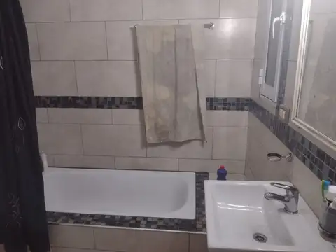 Se VENDE casa en Avellaneda