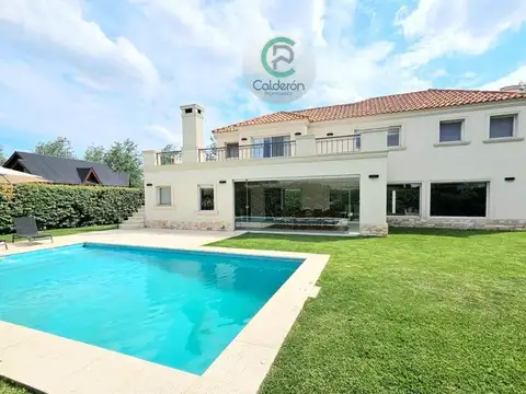 Casa en Venta con 2 cocheras