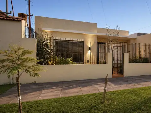 Venta casa 3 ambientes c/ cochera y parrilla - Jose C Paz