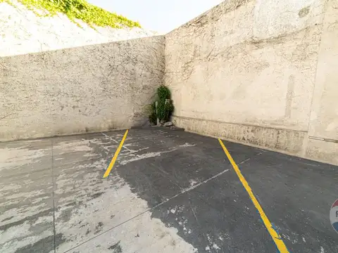 VENTA COCHERA EN PARQUE CHAS EN PLANTA BAJA 