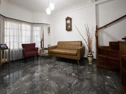 Casa 6 ambientes con 3 baños