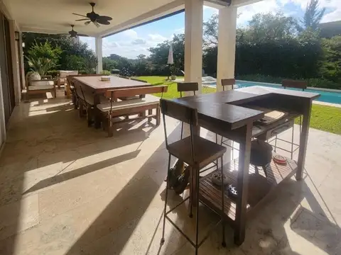 Casa 7 ambientes con 4 baños