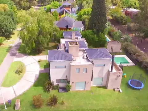 Casa 5 ambientes con 3 baños