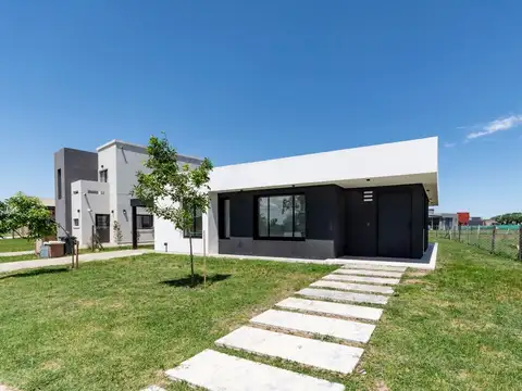 Venta casa 4 amb Pilar del Este Santa Lucia 