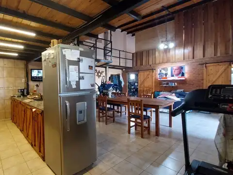 Casa en Venta con 4 cocheras