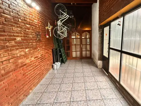 Casa 7 ambientes con 1 baño
